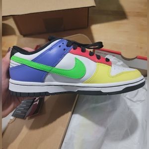 Nike Dunks "Green Strike" Size 5.5
